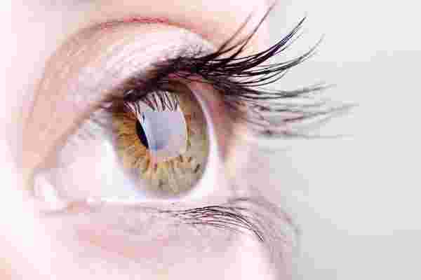 通过这4个技巧保护你的眼睛免受数字设备的伤害