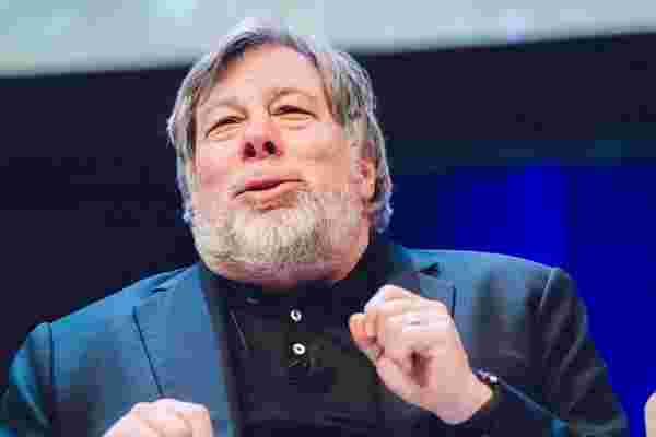 史蒂夫·沃兹尼亚克 (Steve Wozniak) 仍然每周从苹果公司获得50美元的薪水